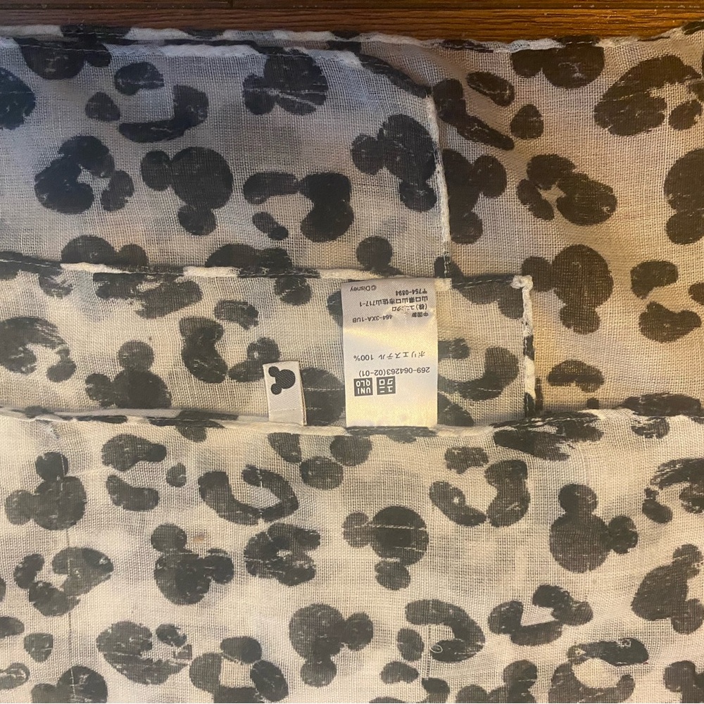 Mickey Mouse uniglo scarf